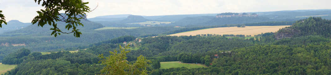 Obraz premium Blick von der Bastei ins Elbsandsteingebirge