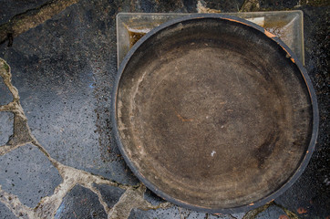 brown plate on the black wet granite tiles with water drops / pile of granite texture - marble layers design gray stone slab surface grain rock backdrop layout row industry construction