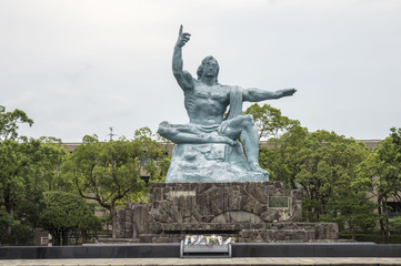 Fototapeta na wymiar 長崎平和祈念像