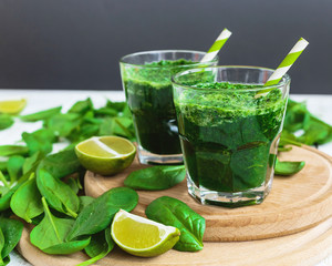Healthy green smoothie with spinach, lime and apple