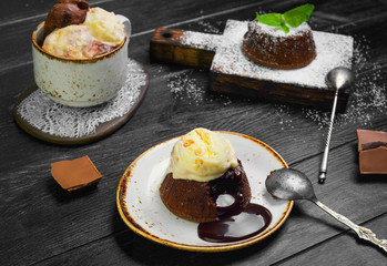 Chocolate lava cake (Molten)