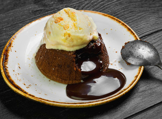 Chocolate lava cake (Molten)