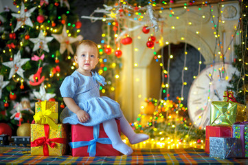 Fototapeta na wymiar beautiful little girl waiting for a holiday.