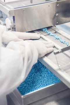 Technician operating blisterpack sealing machine
