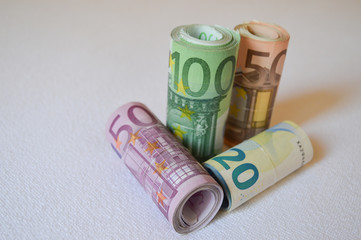 Bargeld, Geldscheine für Investition, Darlehen oder Geldanlage mit Negativzinsen