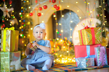 Fototapeta na wymiar little girl with Christmas gifts
