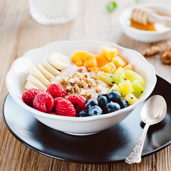 Porridge mit frischem Obst