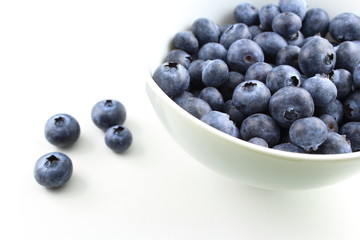 blueberry fruits in a small white bowl