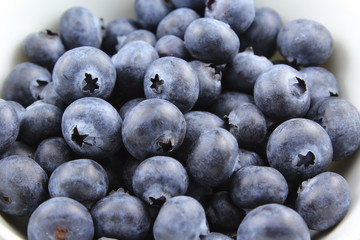 blueberry fruits in a small white bowl