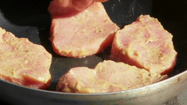 Процесс приготовления пищи на кухне ресторана. Мастерство поваров
