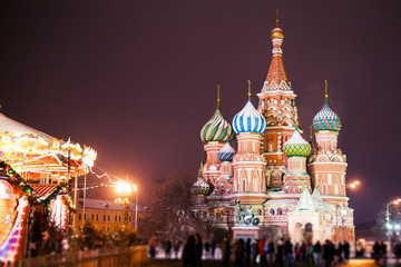 Fototapeta na wymiar St. Basil's Cathedral on the background of the Christmas Fair. R