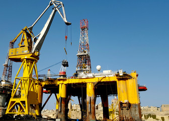 Fototapeta na wymiar oil platform maintenance at drydock