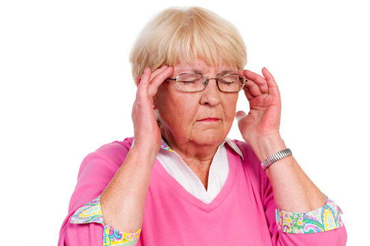demente seniorin versucht sich zu erinnern
