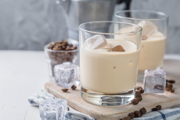 Coffee liqueur in glasses with ice and beans