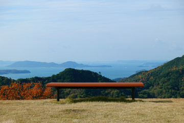 Obraz premium ベンチと瀬戸内海(香川県あじ竜王山公園)