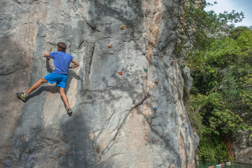 Young Cliffhanger overcomes way forward