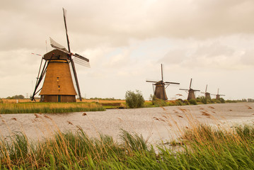 Naklejka premium The windmills of Kinderdijk are one of the Dutch UNESCO world heritage sites