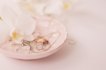 Vintage engagement ring on a shell shaped plate