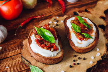 Bruschetta with Dried Tomatoes and Spicy Sauce