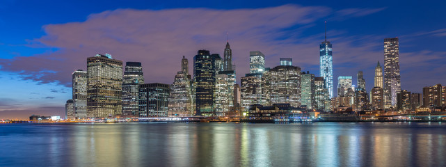 Obraz na płótnie Canvas View of lower Manhattan from Brooklyn