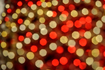 Lumières floues jaunes et rouges