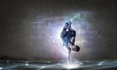 Fototapeta premium B-boy wykonujący kilka ruchów. Różne środki przekazu