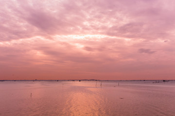 Obraz premium Spectacular sunset over the fishing port