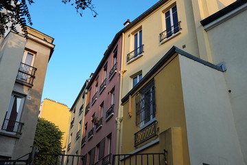 Immeubles ancien colorés, Paris, France