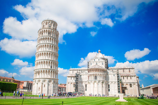 Tourists visiting the leaning tower of Pisa , Italy