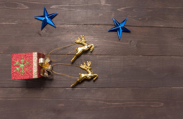 The stars and reindeers are on on the wooden background