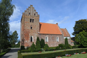Fototapeta na wymiar Die alte Kirche in Keldby