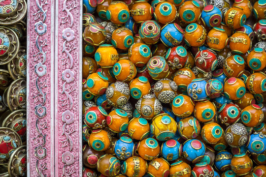 Glass bright yellow round beeds for handmade jewellery projects