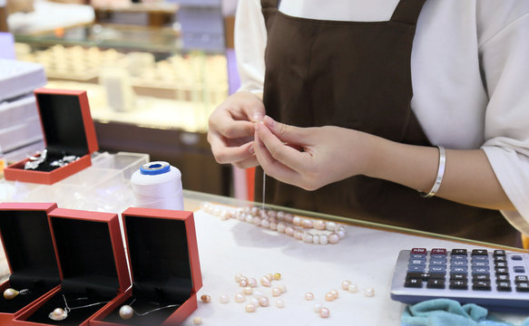 Worker in the production of Pearl Necklace