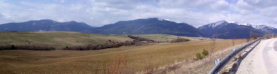 Obraz premium Road to big mountains