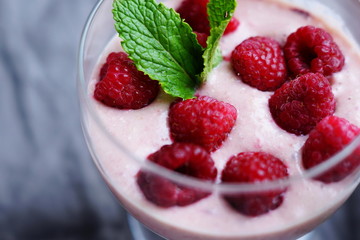 smoothie with raspberries 