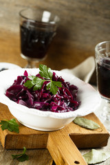Red cabbage with spices and red wine