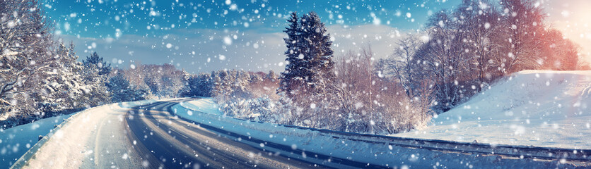 Obraz na płótnie Canvas Car on winter road covered with snow