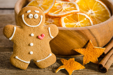 Obraz na płótnie Canvas Christmas decoration with oranges and gingerbread