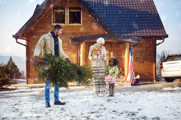 Daddy bring Christmas tree for his little daughter