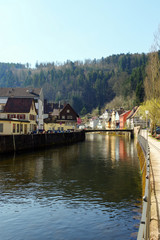 Obraz premium waterreflection of colorful house in spring, Neuenbuerg, Germany