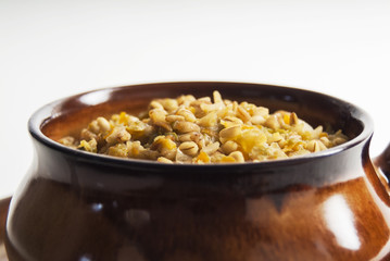zuppa di farro con verdure in cocotte di coccio