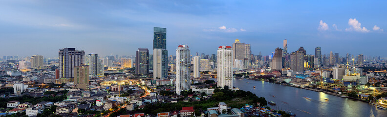 Fototapeta na wymiar Thailand Landscape : Bangkok skyline in evening view from high rise building