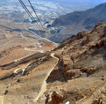 Seilbahn zum Hochplateau mit Blick auf die &Uuml;berreste eines r&ouml;mischen Kleinkastells