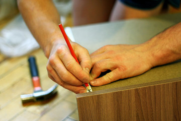 Obraz premium Employees engaged in the Assembly of furniture.