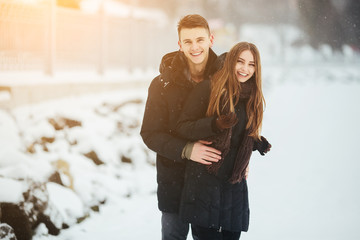 couple posing in a snowy park