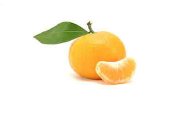 Мандарины на белом фоне крупным планом