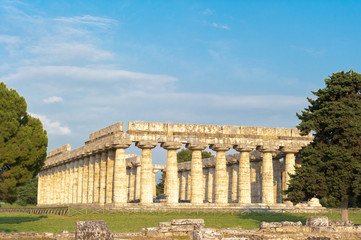 Fototapeta na wymiar Griechischer Tempel der Hera in Paestum