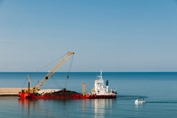 Schwimmbagger voll beladen