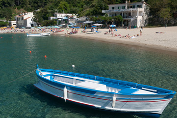 Fischerboot und Strand in Capo Palinuro