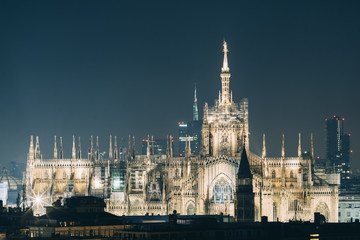 Fototapeta na wymiar Duomo di Milano with Milan Skyline by Night